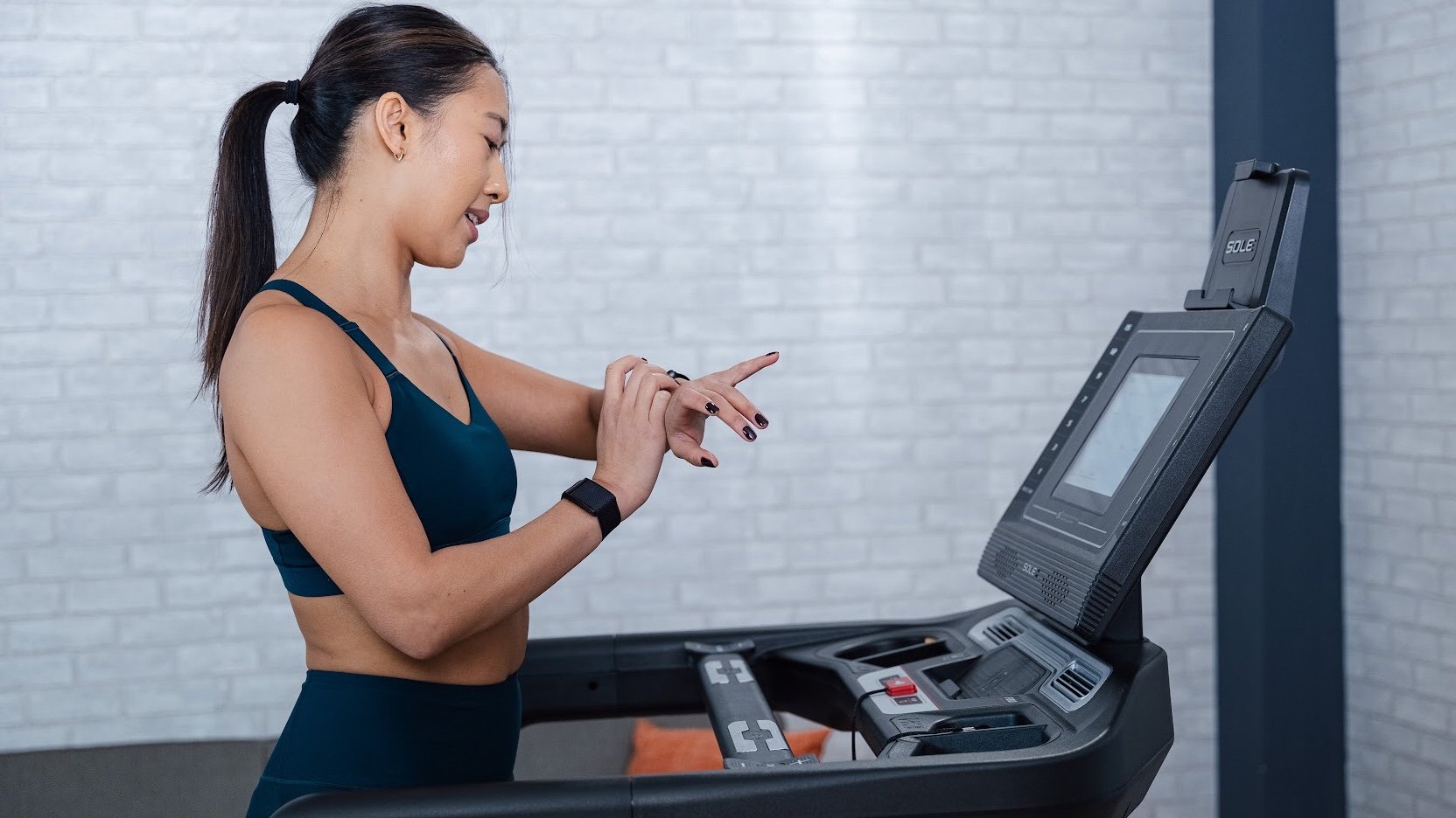 Can You Lose Belly Fat & Tone Your Abs Just By Walking Regularly On A Treadmill?