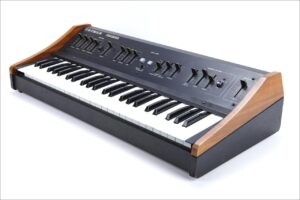 Top 2025 Digital Pianos & Synthesizers For Travel: Playability & Prices Explored